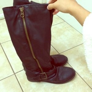 🔴*Bundle*🔴 Tall black boots and tribal earrings