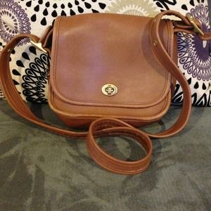 Vintage Coach cross body. Great Condition!