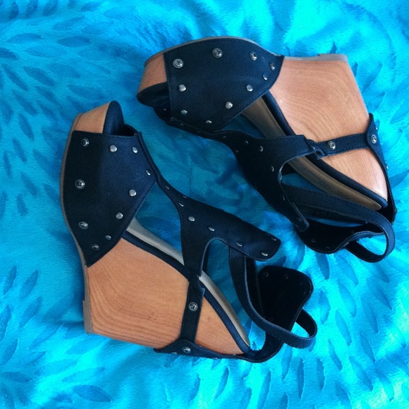 BUNDLE Pleather wedges good condition