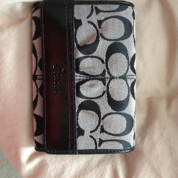 Authentic Coach wallet black like new