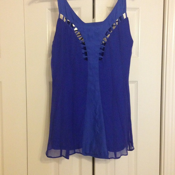 Silky blue cut out tank - Picture 3 of 4
