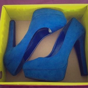 Blue suede pumps