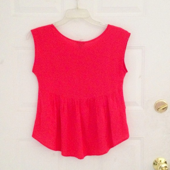 High-Low Crochet Detail Top - Picture 2 of 3