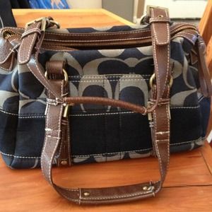 Coach purse ⚠⚠RESERVED FOR @texarkanababy ⚠⚠