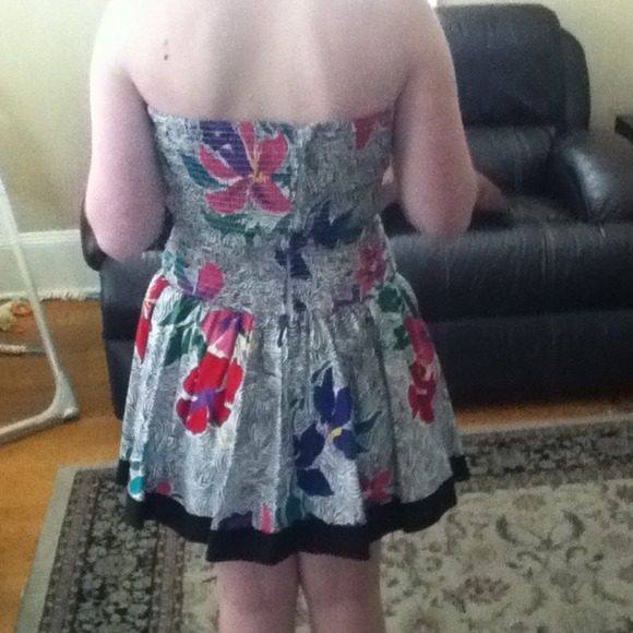 Flower dress! - Picture 2 of 3