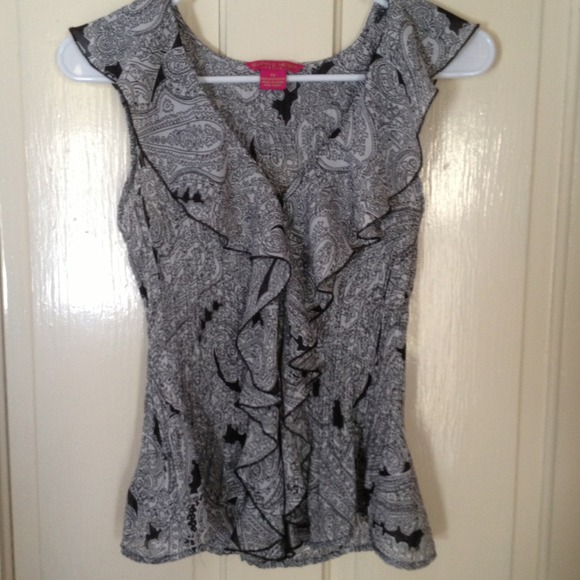 ✨REDUCED✨damask patterned sleeveless shirt - Picture 1 of 3