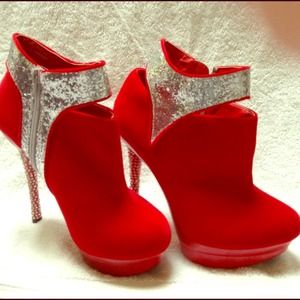 Red shoes lady luxe