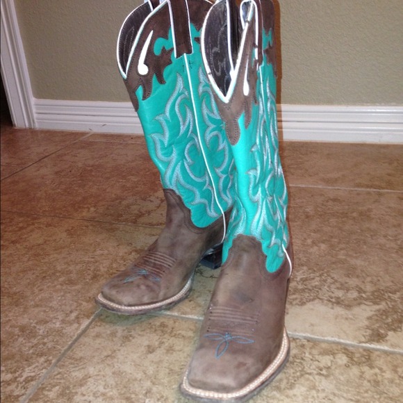 Nocona cowboy boots HOLDING FOR @banjo12