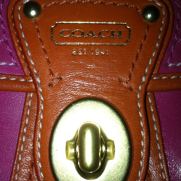 Authentic Coach Wallet/Wrislet - Picture 2 of 4