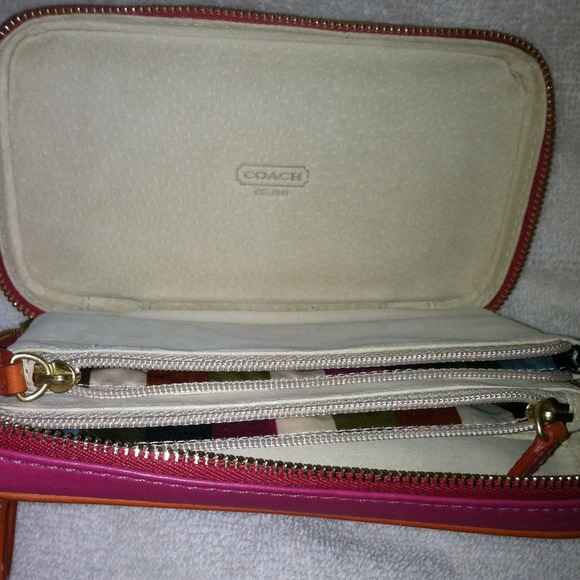 Authentic Coach Wallet/Wrislet - Picture 3 of 4