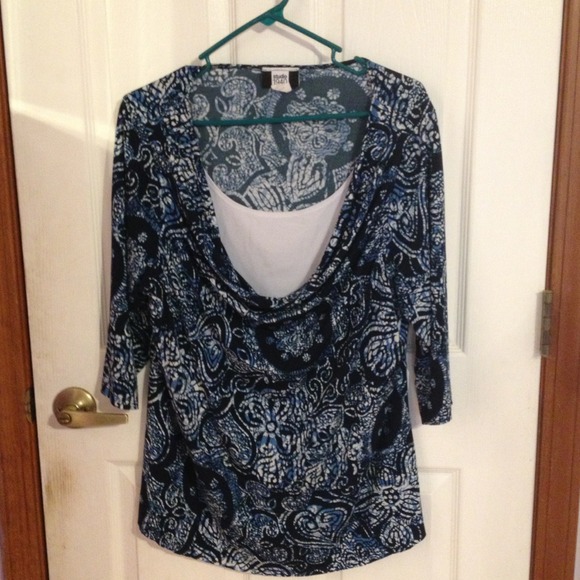 ●●Sold●●Blue paisley top