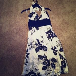 Black/white flowered dress