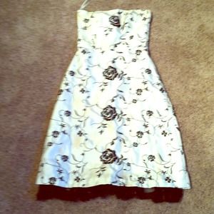 White/black Strapless dress