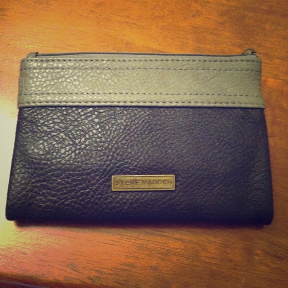 SOLD❗❗ Steve Madden wallet - Picture 1 of 4