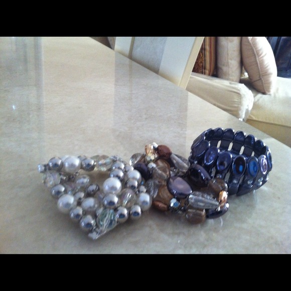 costume jewelry - Picture 2 of 4