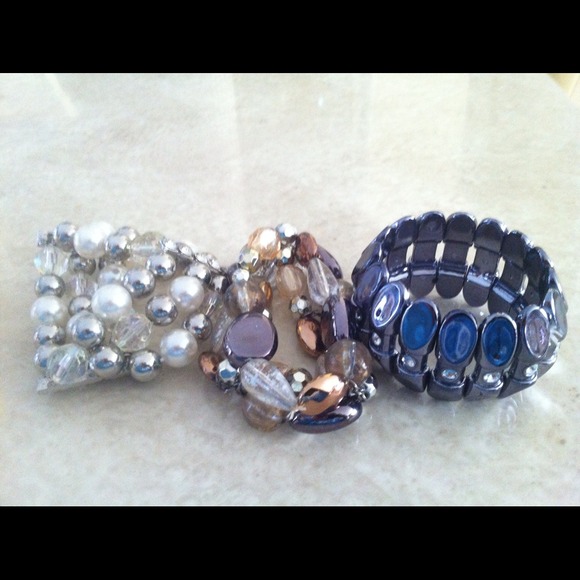 costume jewelry - Picture 3 of 4