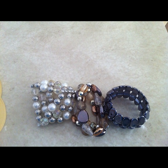 costume jewelry - Picture 4 of 4