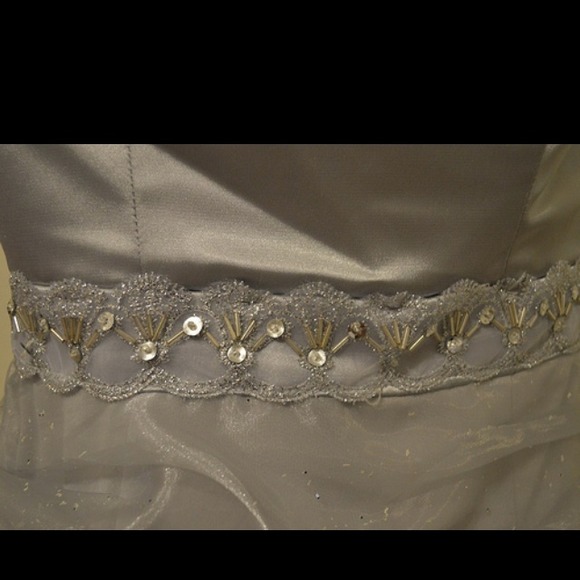 Dress - Picture 2 of 3