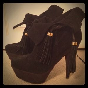 **Reserved**Suede Booties