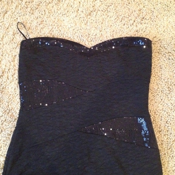 ⚡SOLD in bundle ⚡Black strapless dress - Picture 2 of 3