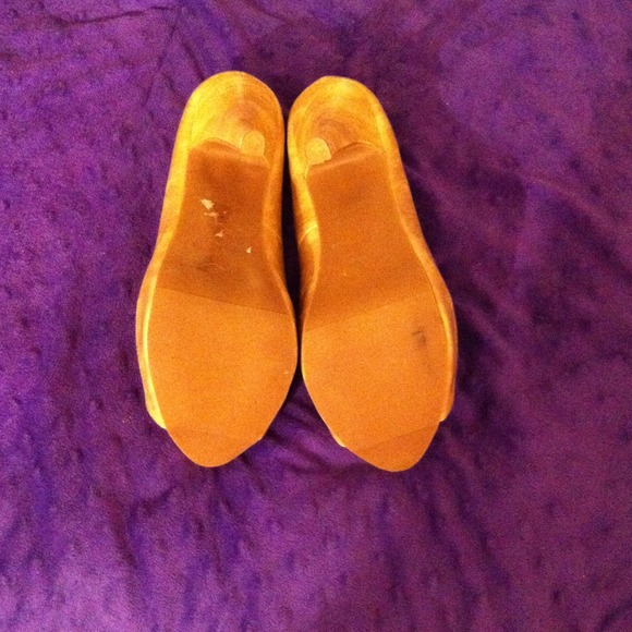 Heels - Picture 3 of 3