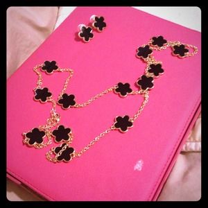 Black and gold clover necklace and earrings