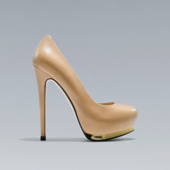 🔴*SOLD*Nude Zara heel w/gold detail - size 6