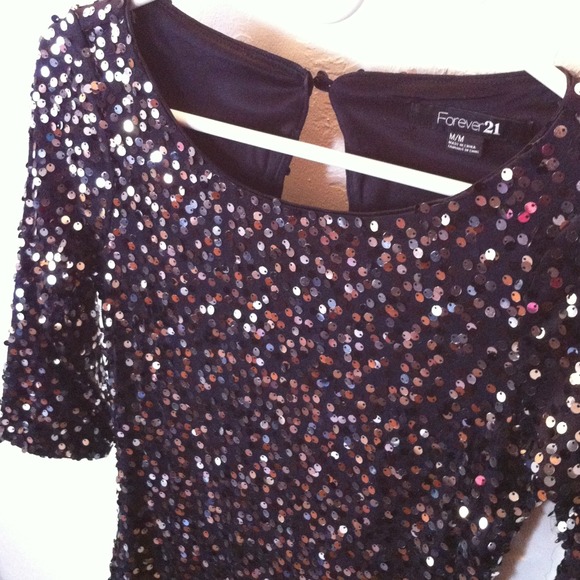 Super sexy open back/keyhole sequined dress - Picture 2 of 4