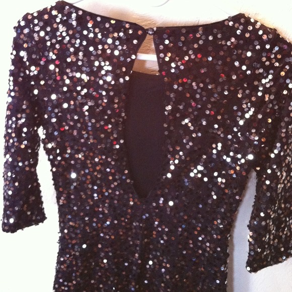 Super sexy open back/keyhole sequined dress - Picture 3 of 4