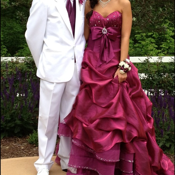 SOLD MEPROM by Moonlight gown. Worn once size 6