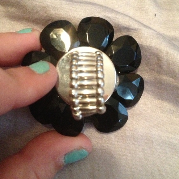 Black Flower Rhinestone Ring! - Picture 3 of 3