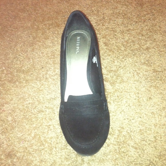 Merona size 10 black suede wedges