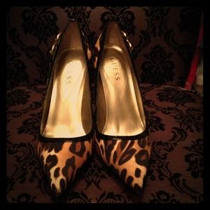 Guess shoes ( leopard print) size 71/2