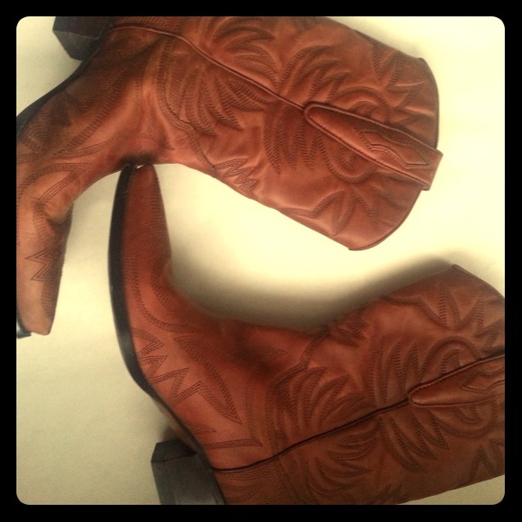 RESERVED for queenkt Guess Size 6.5 Cowboy Boots