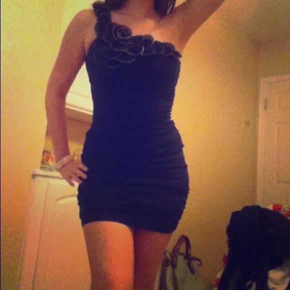 SUPER flattering midnight blue formal dress!💎