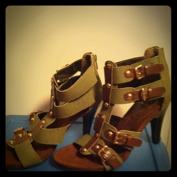 🚫SOLD🚫 Brand new New Directions heels😉