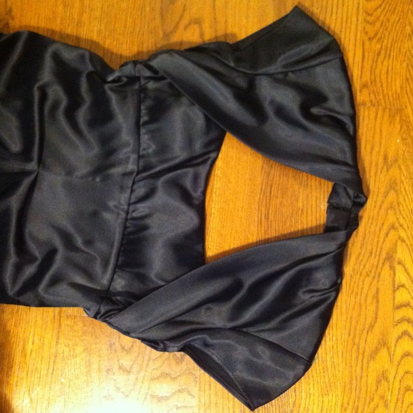 💋Super Sexy LBD! Shrug top styling, ruched skirt.