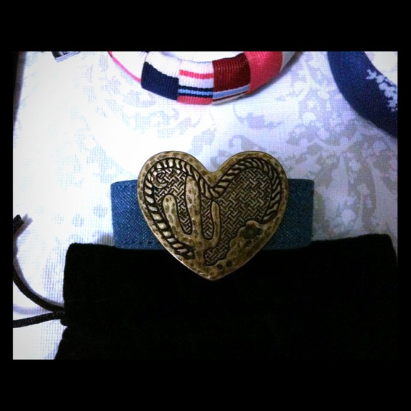 Jewelmint Deep in the Heart Bracelet