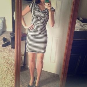 Very flattering stripped dress!