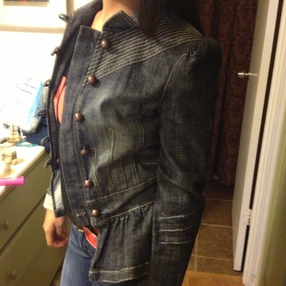 Very cute !!! Jean jacket!!! - Picture 2 of 3