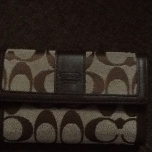 ⚡Reduced⚡small brown Coach wallet!