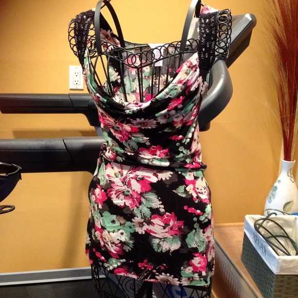 Candice's flowered sleeveless top