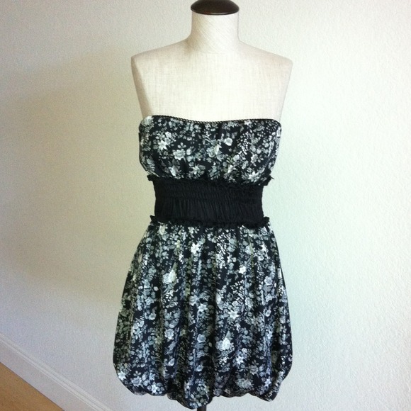 CS - Black & White Floral Strapless Bubble Dress - Picture 1 of 3