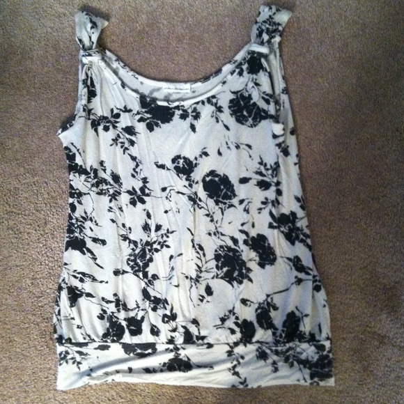 *Bundle for nursemel Floral tank and earrings