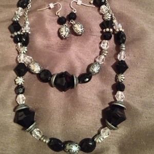 ⭐Reduced⭐Necklace and Earring set