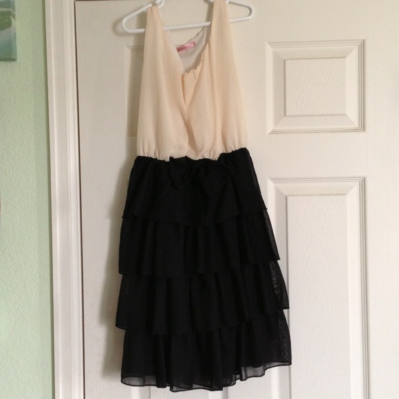 ✨SOLD✨ - Cream&Black Ruffle Dress