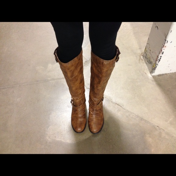 💥RESERVED💥Tall brown boot
