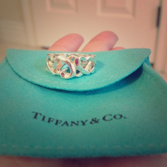 🎉SOLD🎉 Tiffany&Co sterling silver ring. Size 6