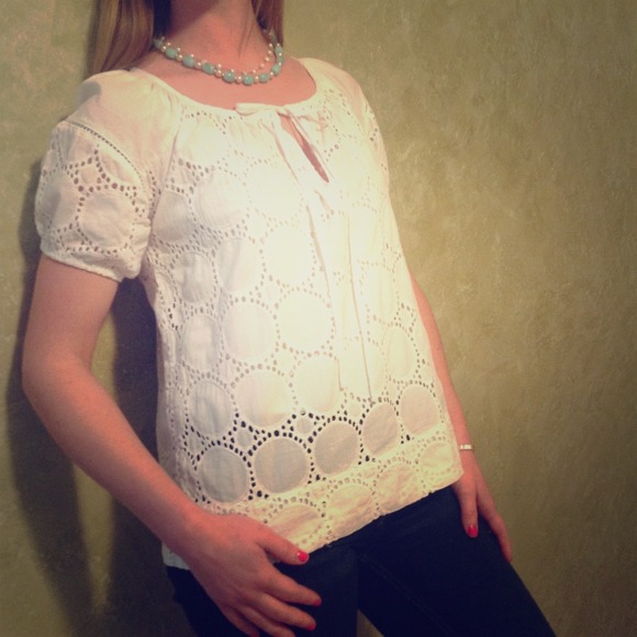 SOLD IN BUNDLE - Eyelet lace top.