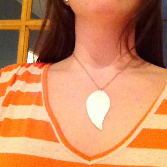 Feather shell necklace - Picture 2 of 2